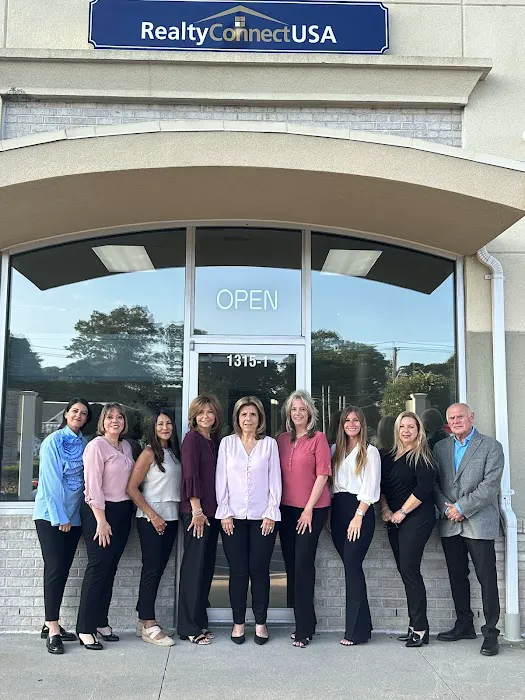 Team Rita-Realty Connect USA | Real Estate Agency in Centereach | Realtors Picture 4