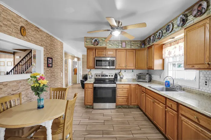 Marina Putova - Coldwell Banker M&D Good Life Picture 6