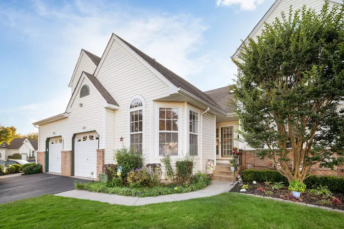 Real Broker NY LLC Port Jefferson Picture 3