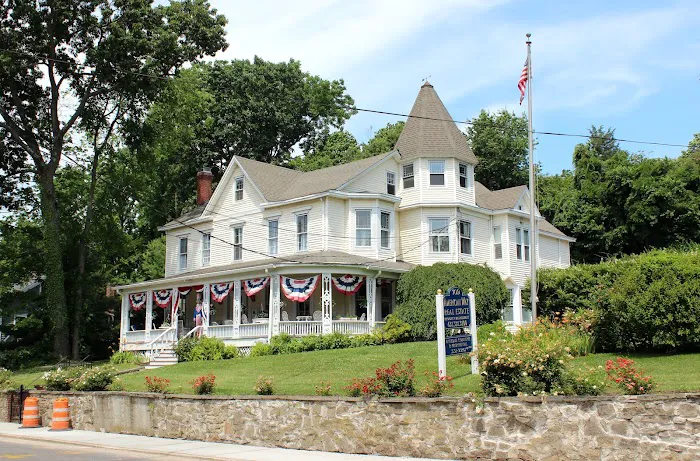 American Way Real Estate Picture 4