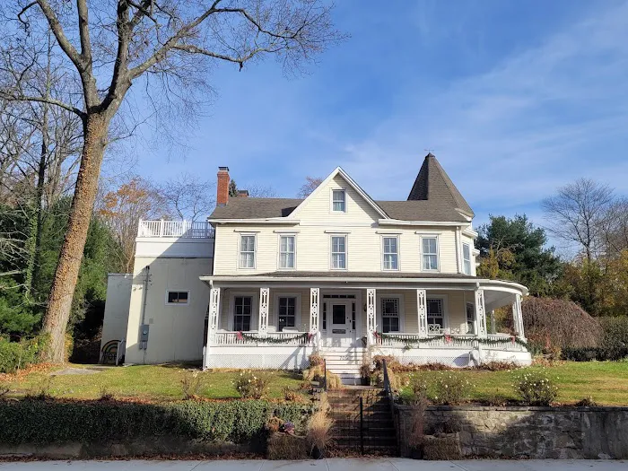 American Way Real Estate Picture 2