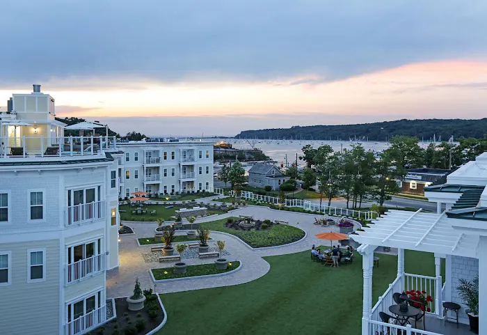 The Shipyard at Port Jefferson Harbor Apartments Picture 5