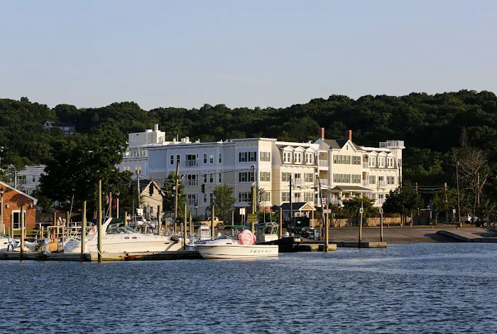 The Shipyard at Port Jefferson Harbor Apartments Picture 8