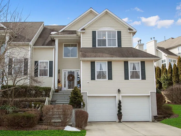 Manzoni Real Estate-Your Home Sold Guaranteed or I'll Buy It* Picture 4