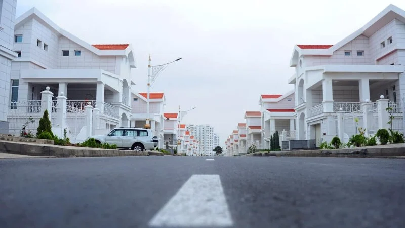 Understanding the Risks and Rewards of Foreclosed Property | Luxen House Realty Hub