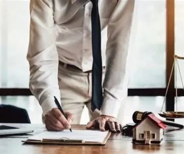 Understanding the Role of Real Estate Attorneys in Transactions