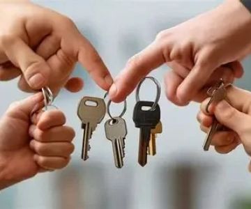 How to Handle Multiple Offers When Selling Your Home