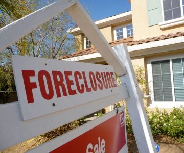 Understanding Foreclosed Homes and Their Investment Risks
