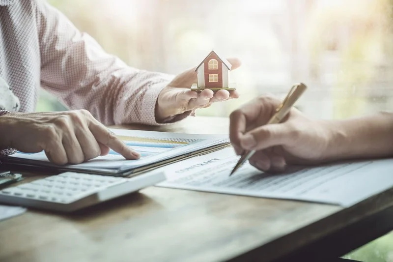 How to Navigate Real Estate Contracts Without Errors