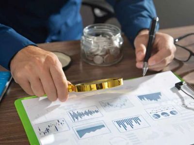 How to Evaluate Market Trends Before Investing: A Comprehensive Guide