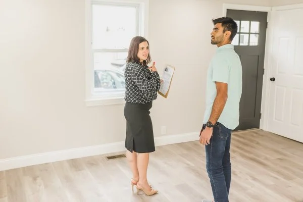 How to Find a Real Estate Agent for Distressed Property Sales